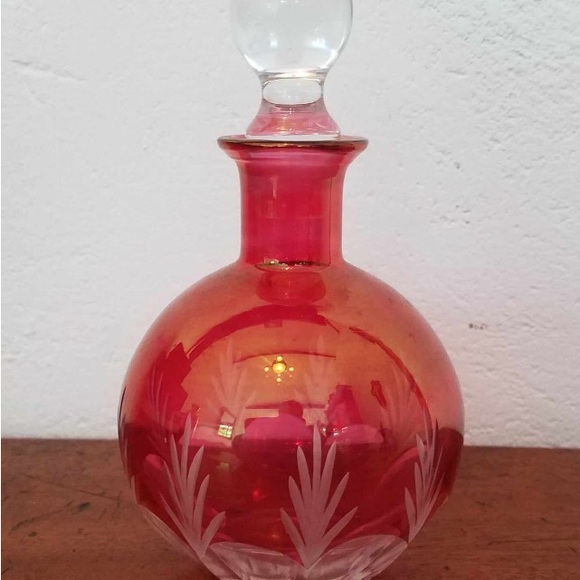 Antique Perfume Bottle made with Cranberry glass with carve florets and beveled - Picture 6 of 6